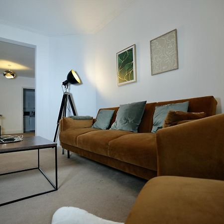 Spacious Two-Bedrooms House, Private Parking, Contractors, Relocators オックスフォード エクステリア 写真