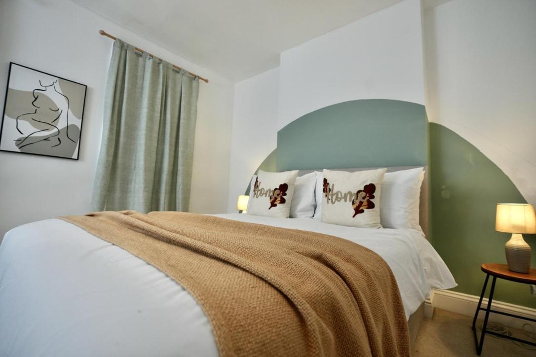 Spacious Two-Bedrooms House, Private Parking, Contractors, Relocators オックスフォード エクステリア 写真