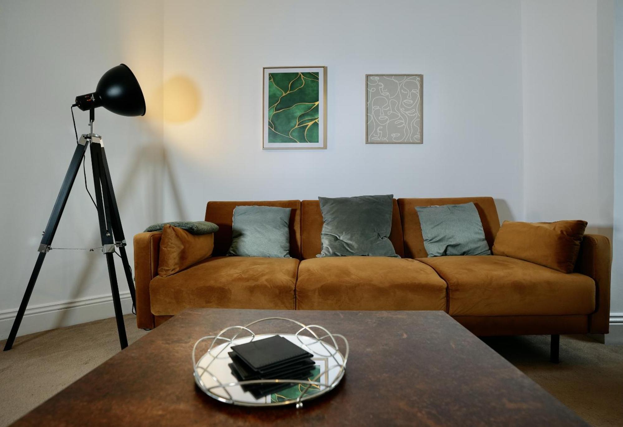 Spacious Two-Bedrooms House, Private Parking, Contractors, Relocators オックスフォード エクステリア 写真