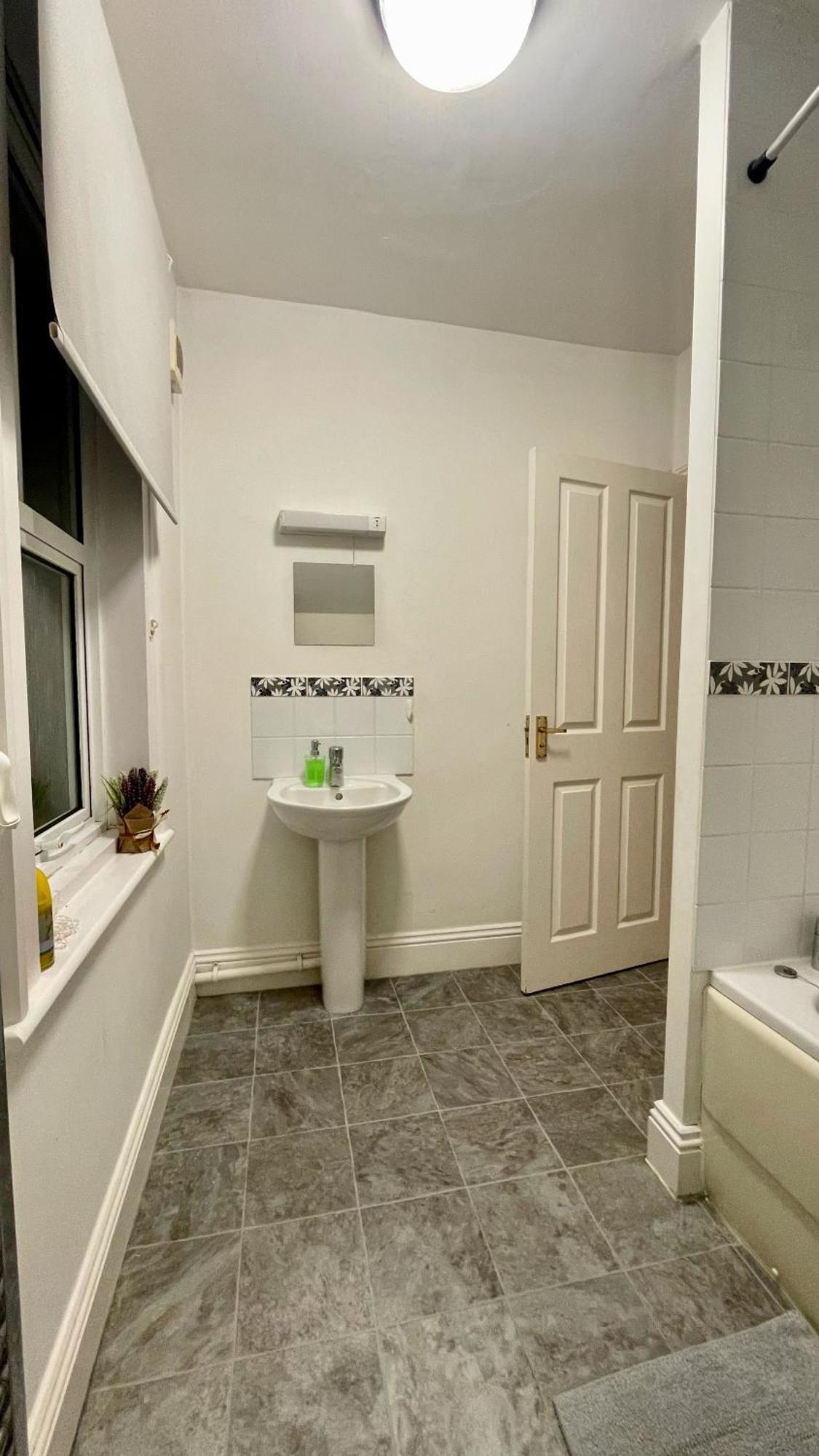Spacious Two-Bedrooms House, Private Parking, Contractors, Relocators オックスフォード エクステリア 写真