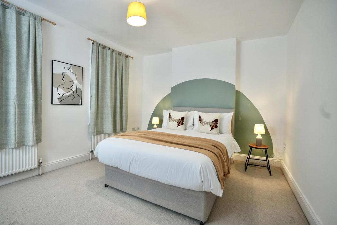 Spacious Two-Bedrooms House, Private Parking, Contractors, Relocators オックスフォード エクステリア 写真