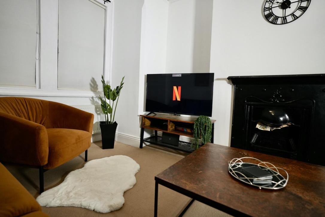 Spacious Two-Bedrooms House, Private Parking, Contractors, Relocators オックスフォード エクステリア 写真